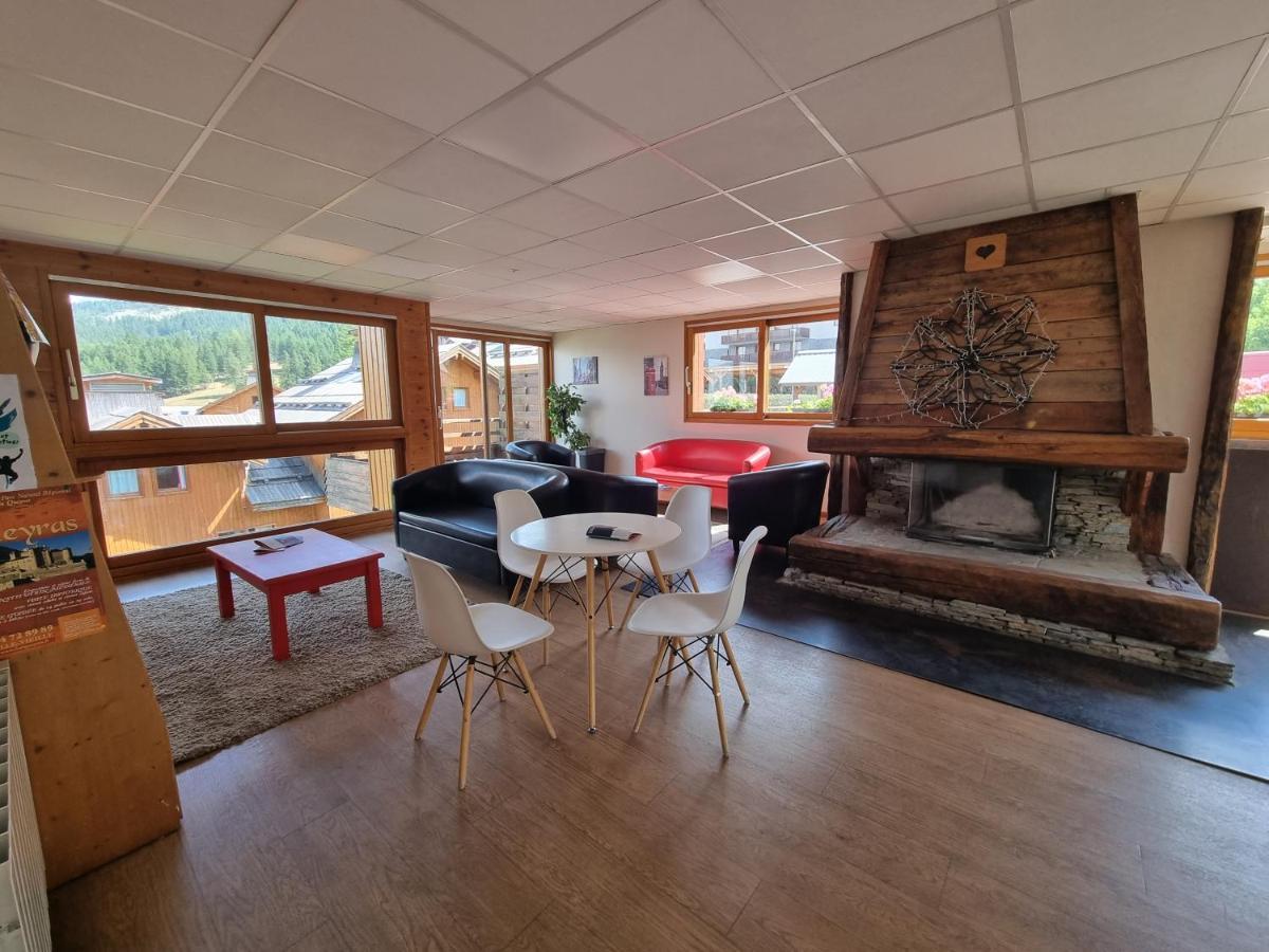 Apartment Puy Saint Vincent T2 Balcon Super Panorama Avec Parking Prive Couvert Et Piscine L'ete Puy-Saint-Vincent